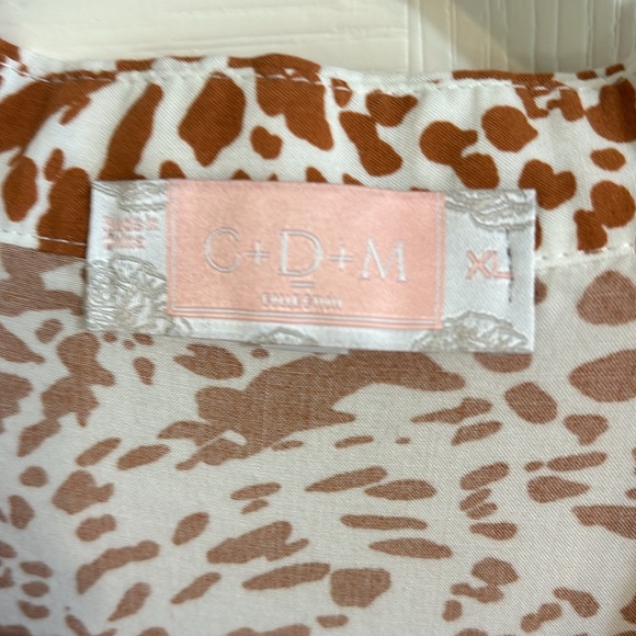 SzXL TOP. Button down front. - Picture 3 of 4